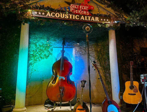 Strumming Under the Stars – Salt Flat Pickers’ Enchanted Evening at Foxy Loxy